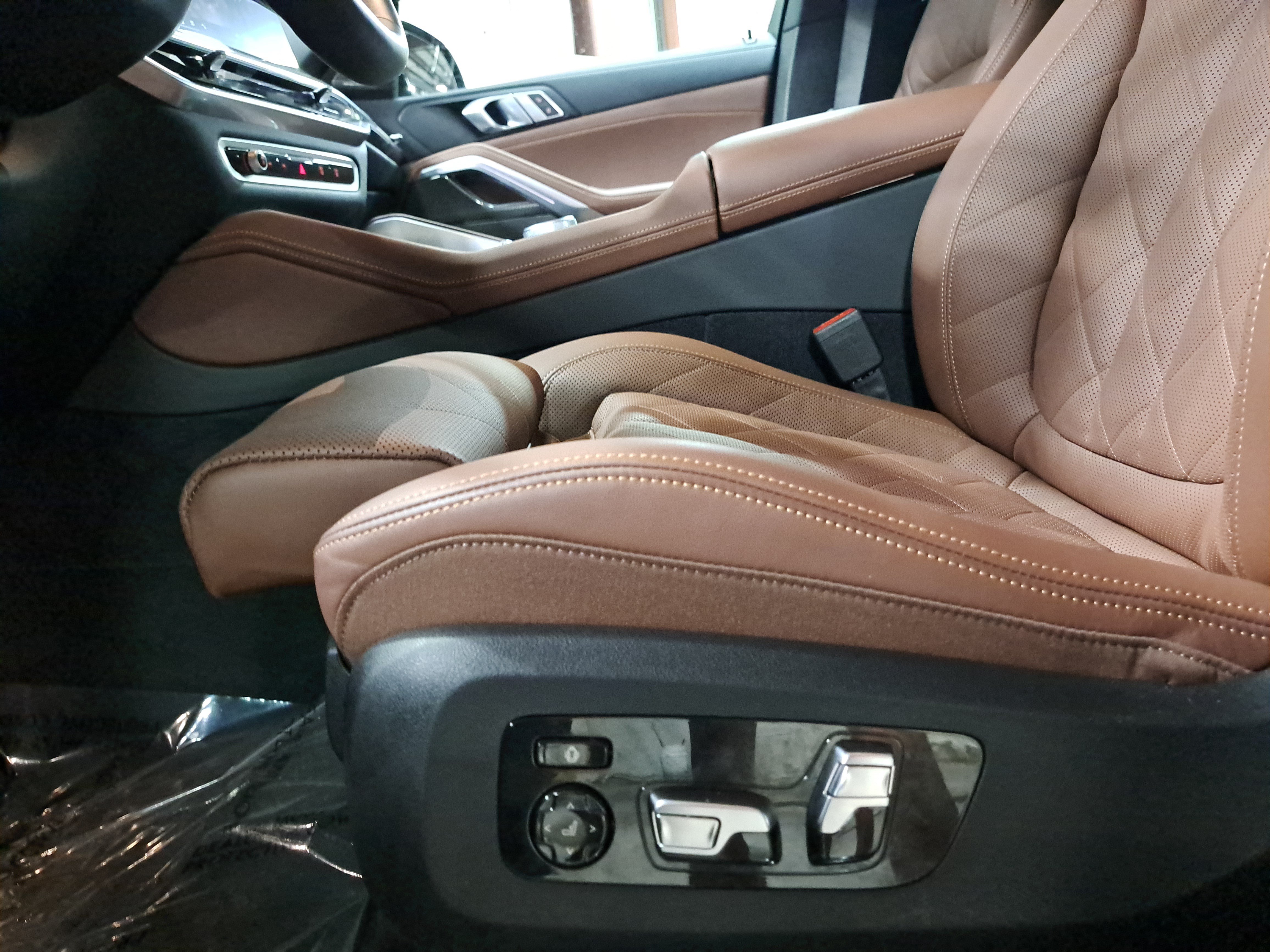 Certified 2026 BMW X6 M60i AWD/4WD image 30