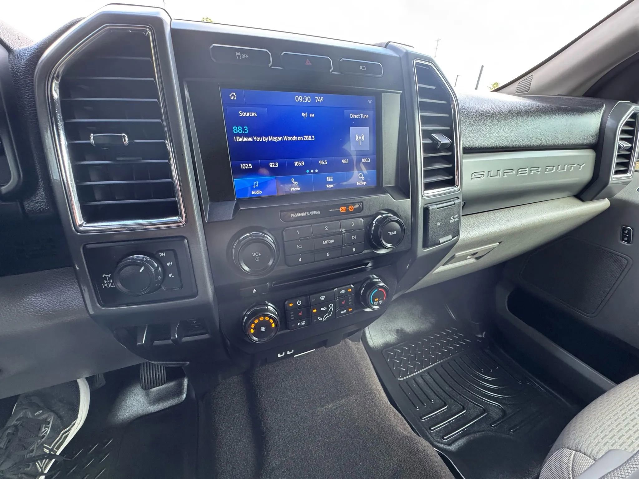 Used 2018 Ford F250 XLT w/ XLT Premium Package image 14