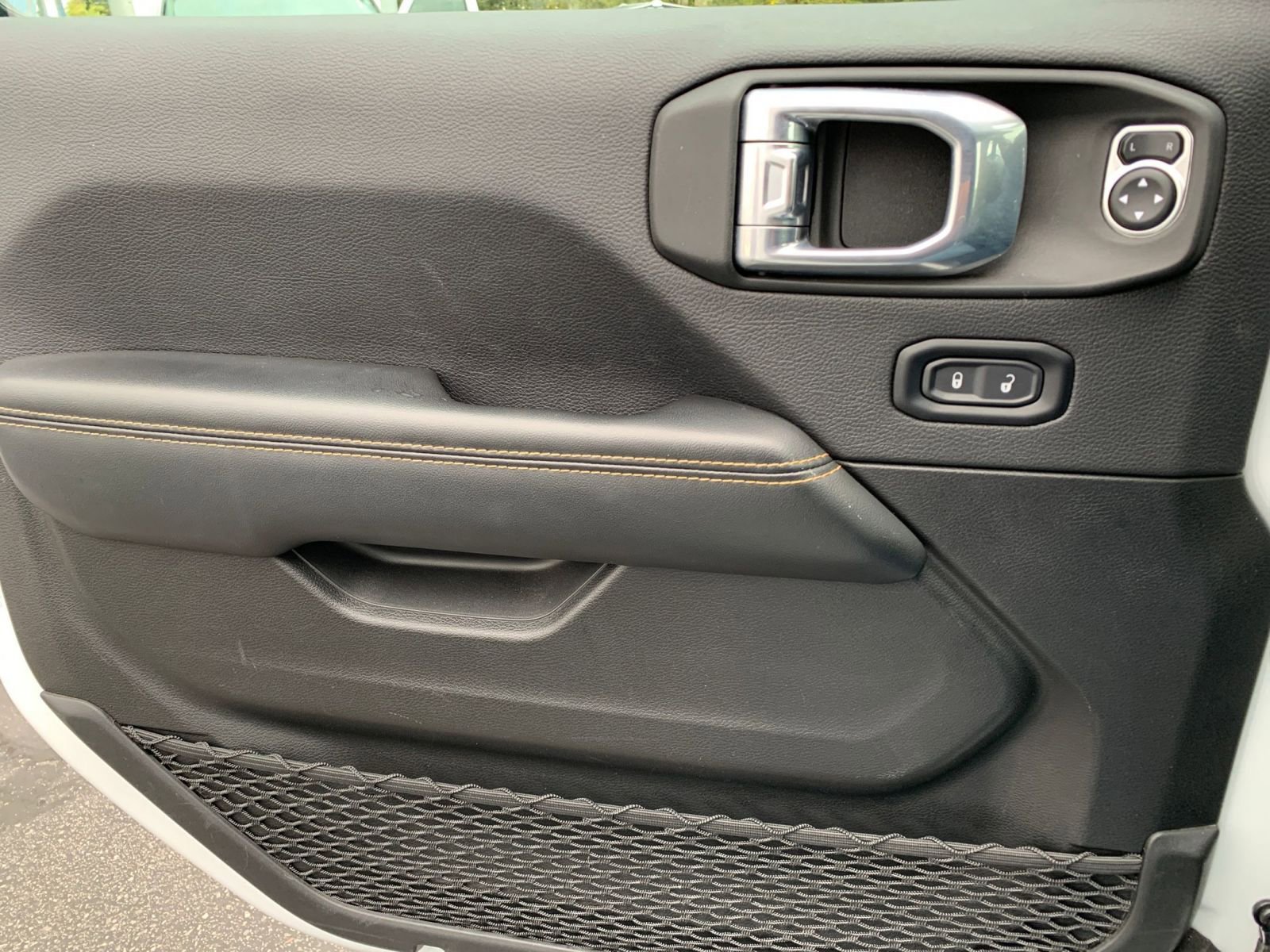 Used 2025 Jeep Wrangler Sahara image 20