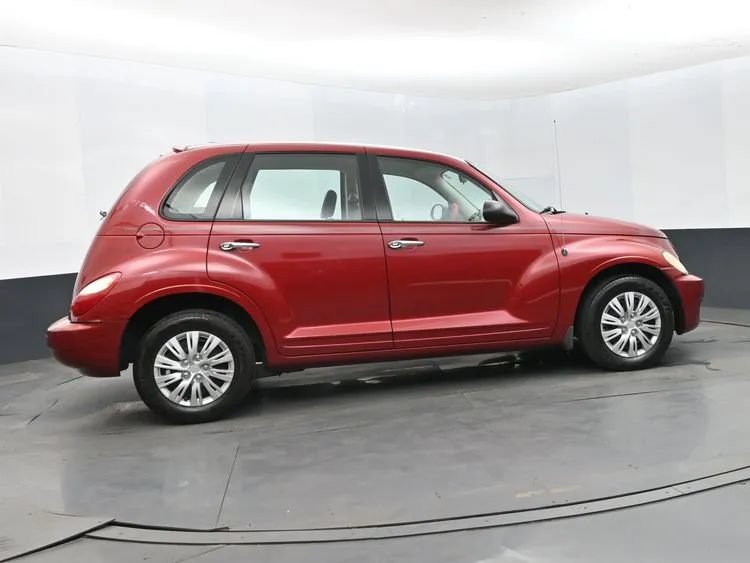 Used 2009 Chrysler PT Cruiser FWD image 4