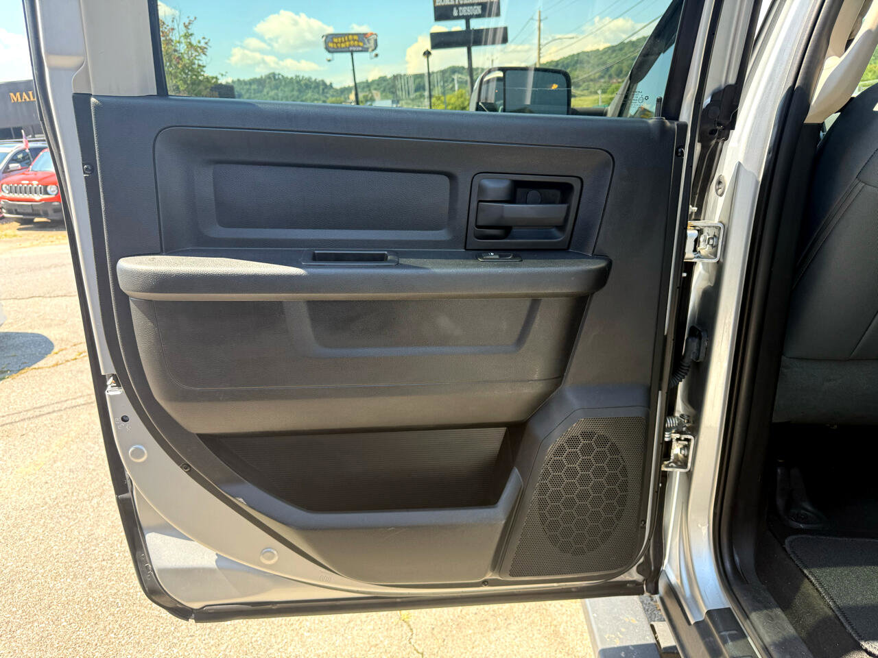 Used 2015 RAM 3500 Tradesman w/ Chrome Appearance Group image 20
