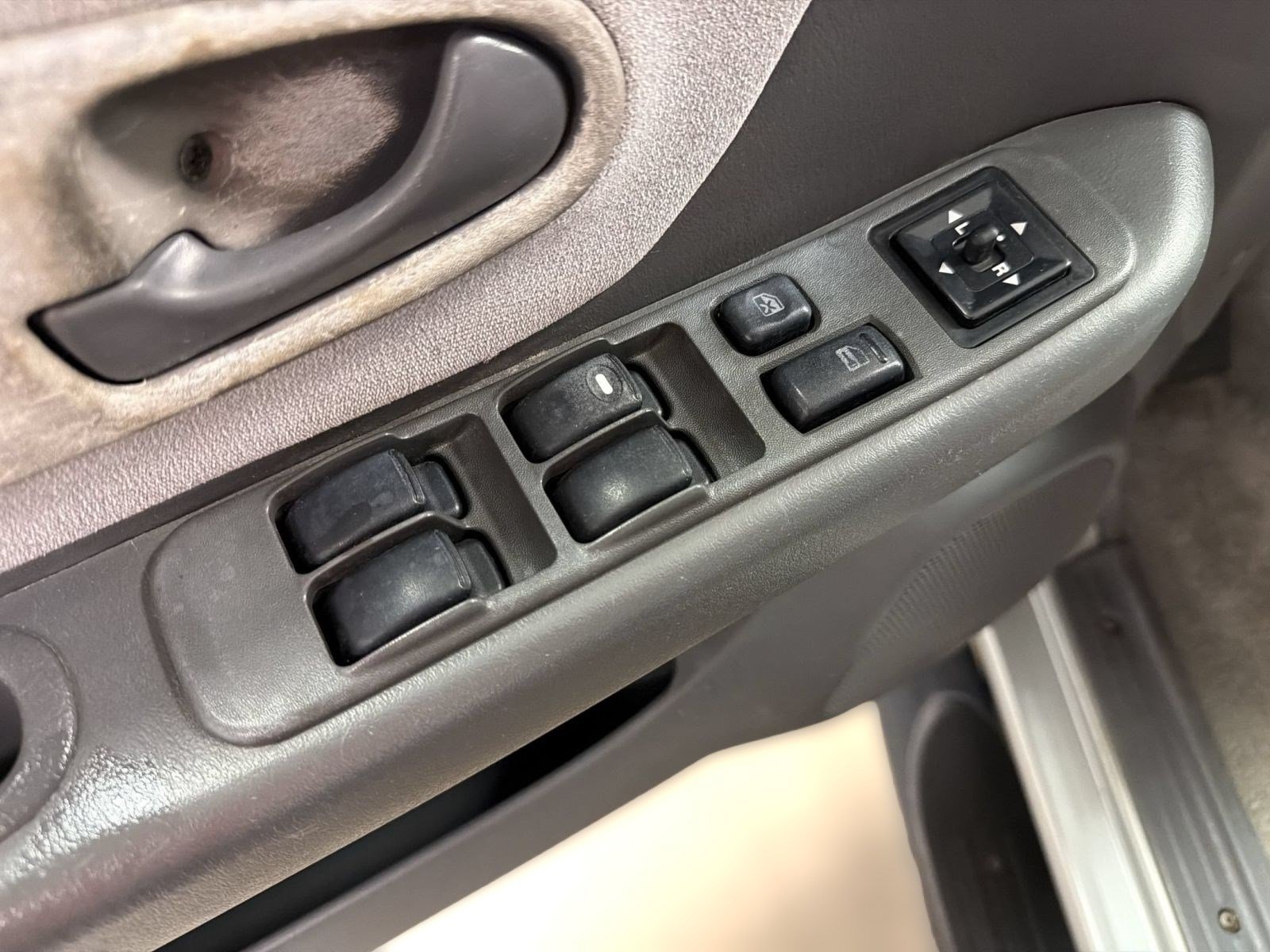 Used 2000 Mitsubishi Montero Sport LS AWD/4WD image 13