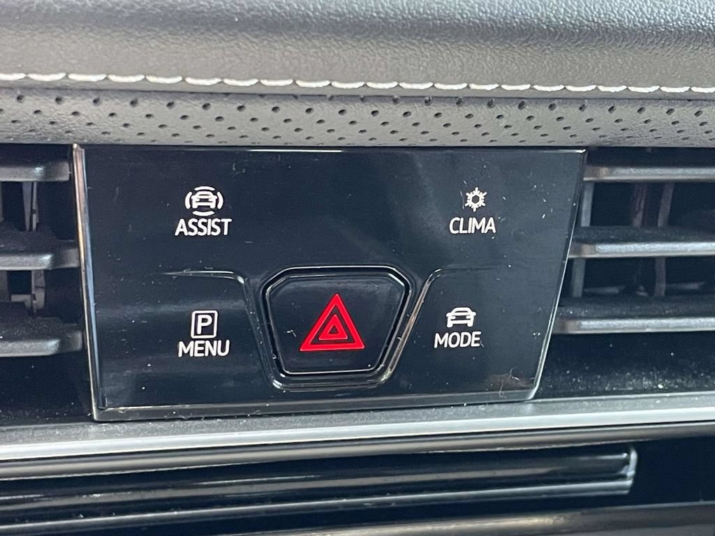 Used 2025 Volkswagen Atlas SE FWD image 37