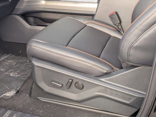 New 2026 Ford F250 Lariat w/ Black Appearance Package image 4