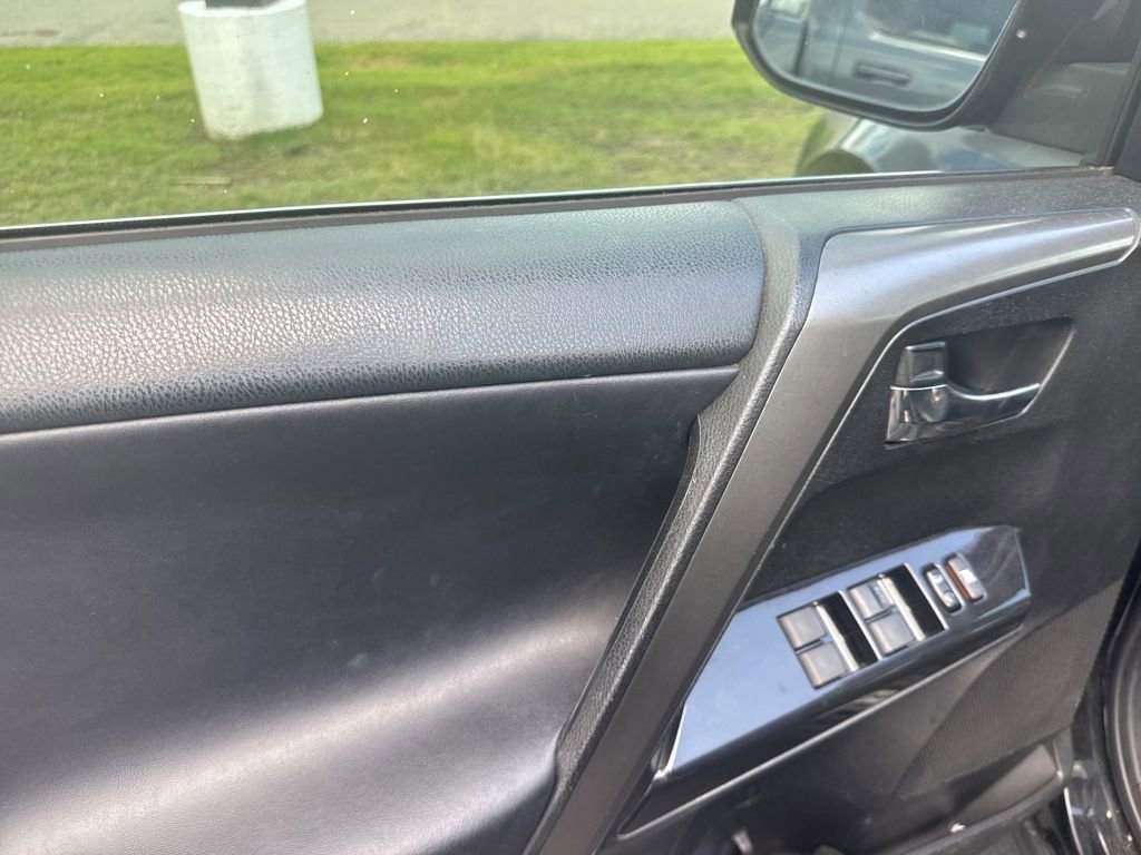 Used 2017 Toyota RAV4 SE FWD image 10