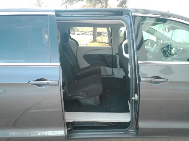 Used 2023 Chrysler Voyager LX FWD image 22