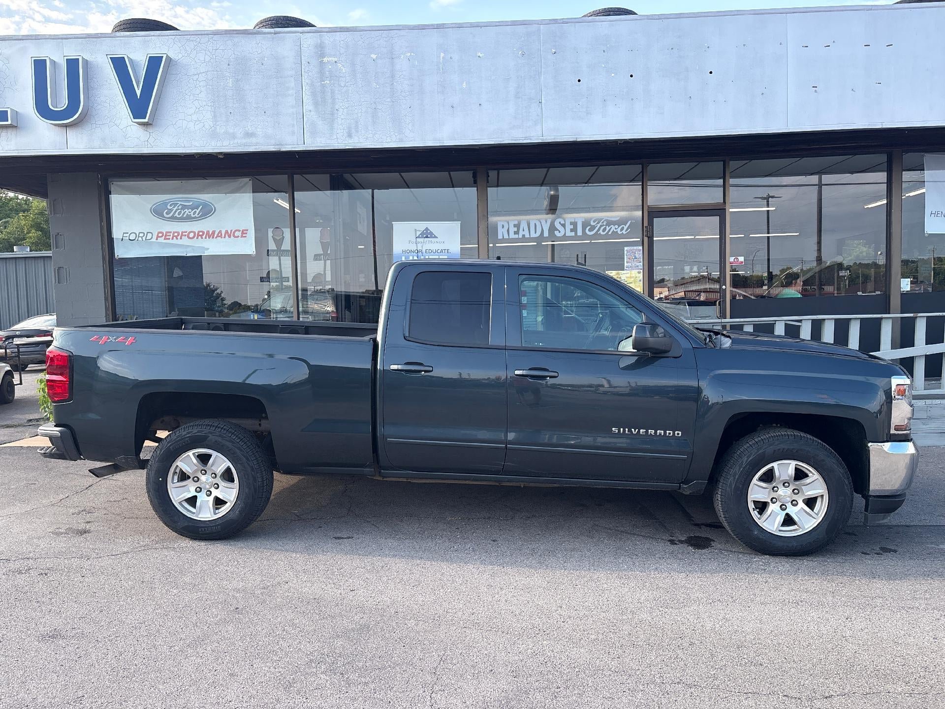 Used 2018 Chevrolet Silverado 1500 LT w/ All Star Edition AWD/4WD image 2