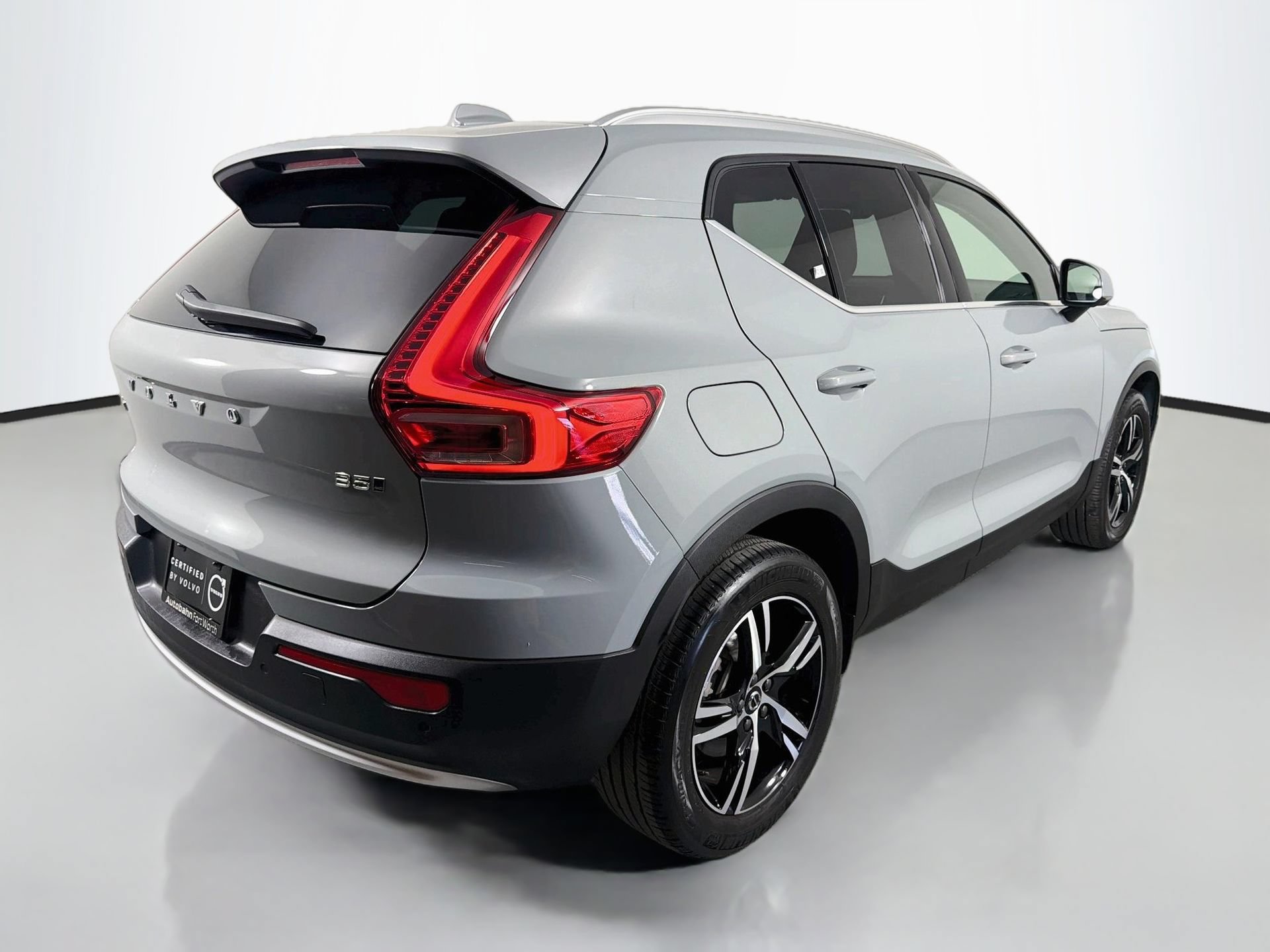 Certified 2024 Volvo XC40 B5 Core AWD/4WD image 6