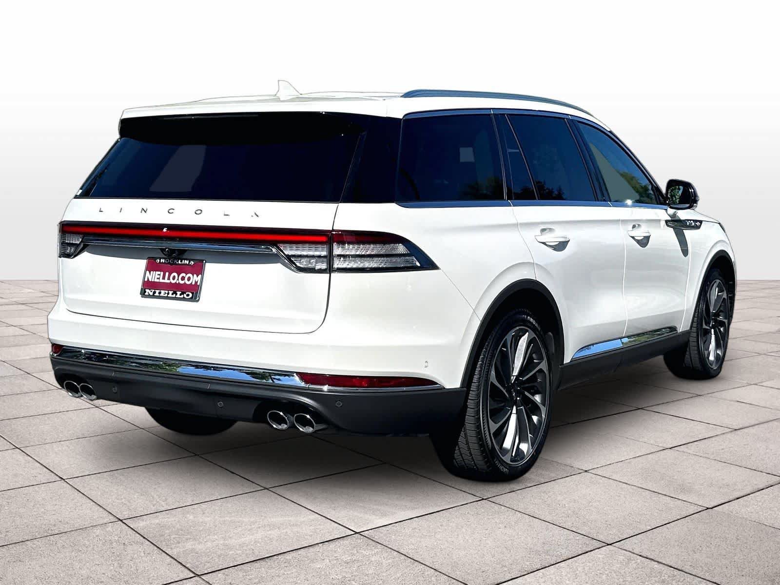 Used 2022 Lincoln Aviator Reserve w/ Equipment Group 201A AWD/4WD image 16