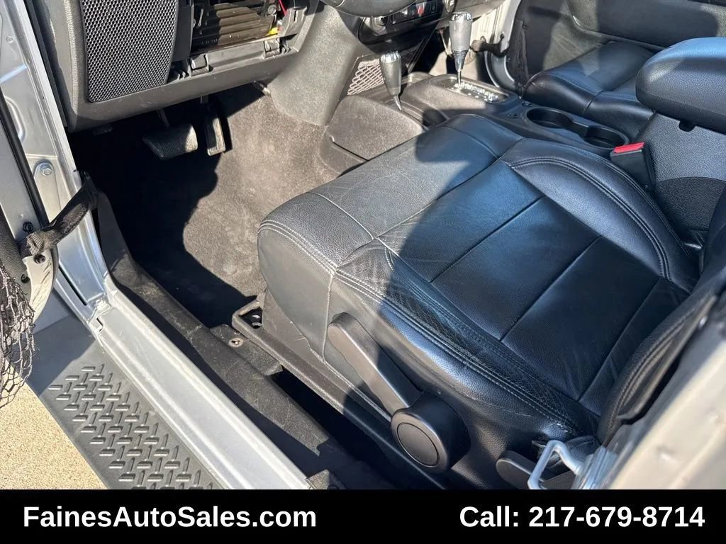 Used 2012 Jeep Wrangler Sahara w/ Dual Top Group image 40