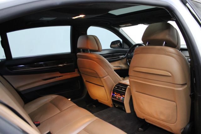 Used 2015 BMW 750Li xDrive AWD/4WD image 30