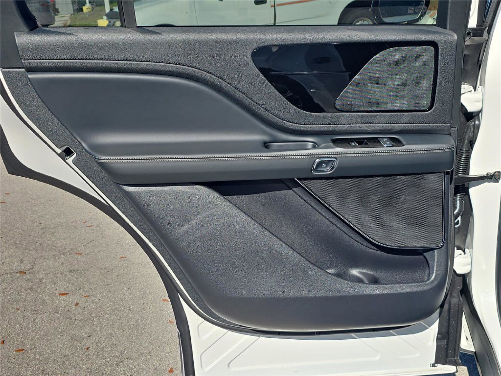 New 2026 Lincoln Aviator AWD image 10