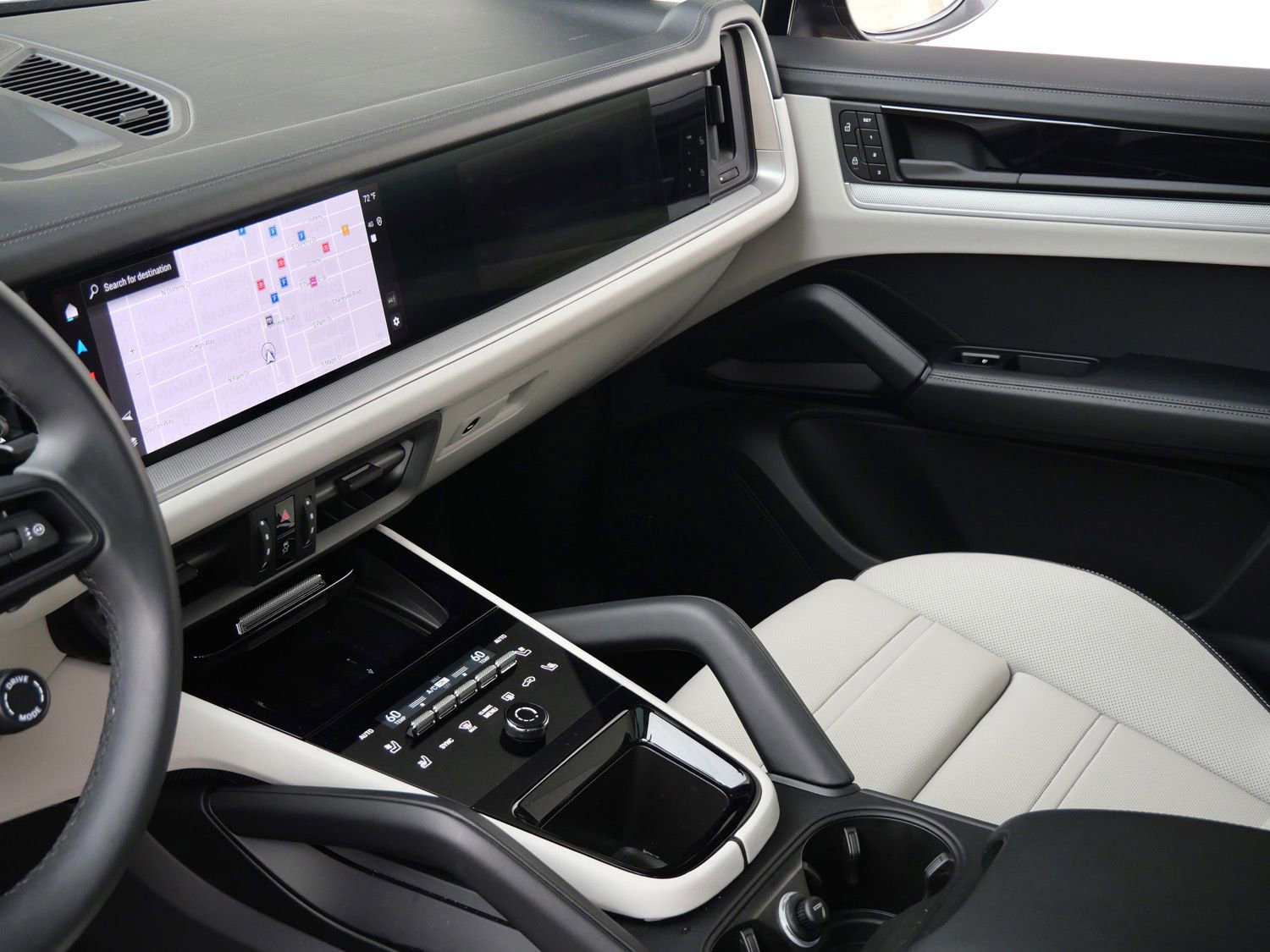 Used 2025 Porsche Cayenne S image 12