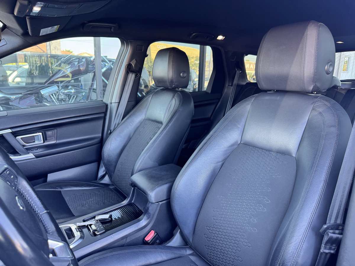 Used 2018 Land Rover Discovery Sport SE AWD/4WD image 37