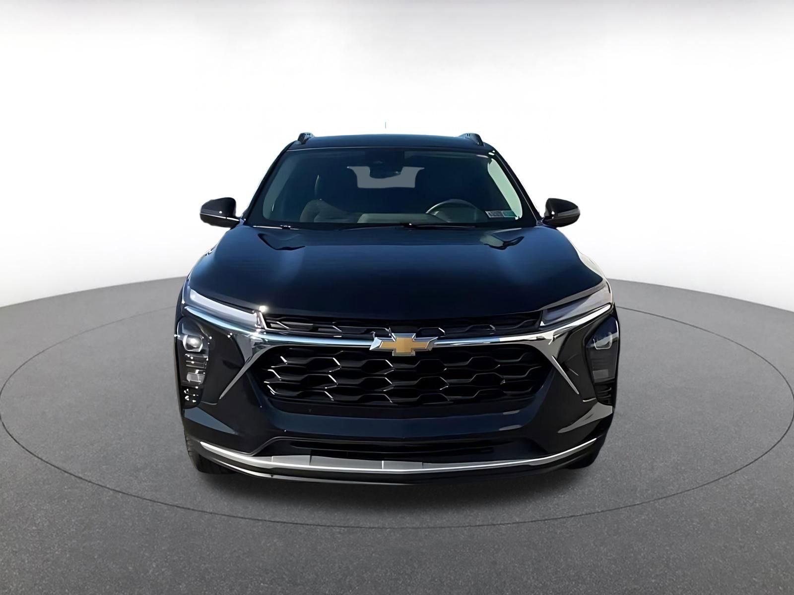 Used 2025 Chevrolet Trax LT FWD image 5