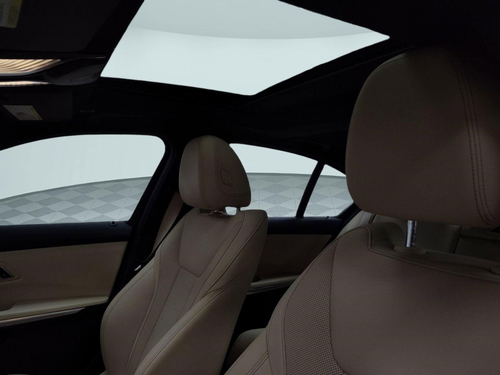 Used 2022 BMW 330i xDrive Sedan w/ Driving Assistance Package image 22