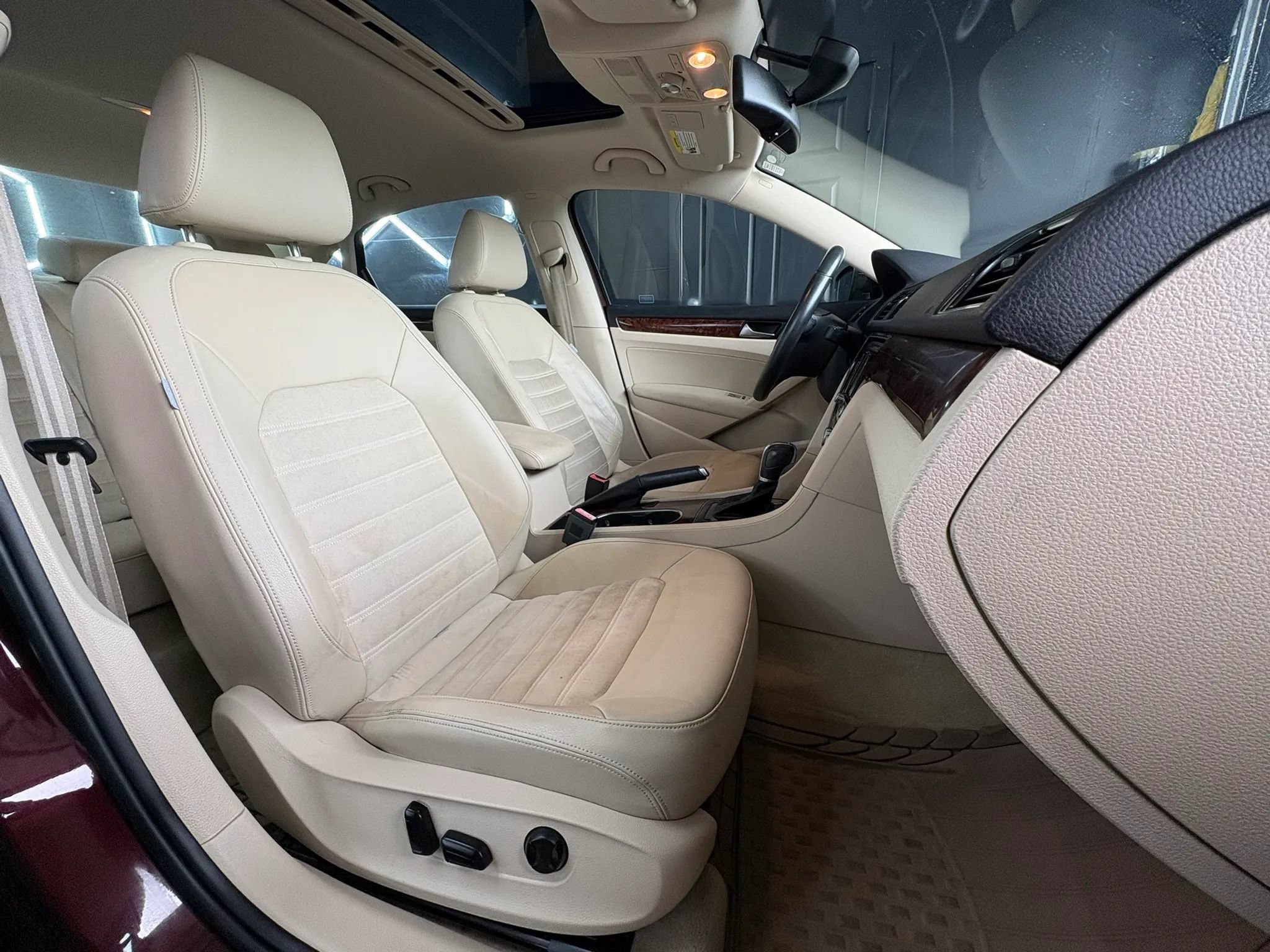 Used 2013 Volkswagen Passat TDI SEL Premium FWD image 22