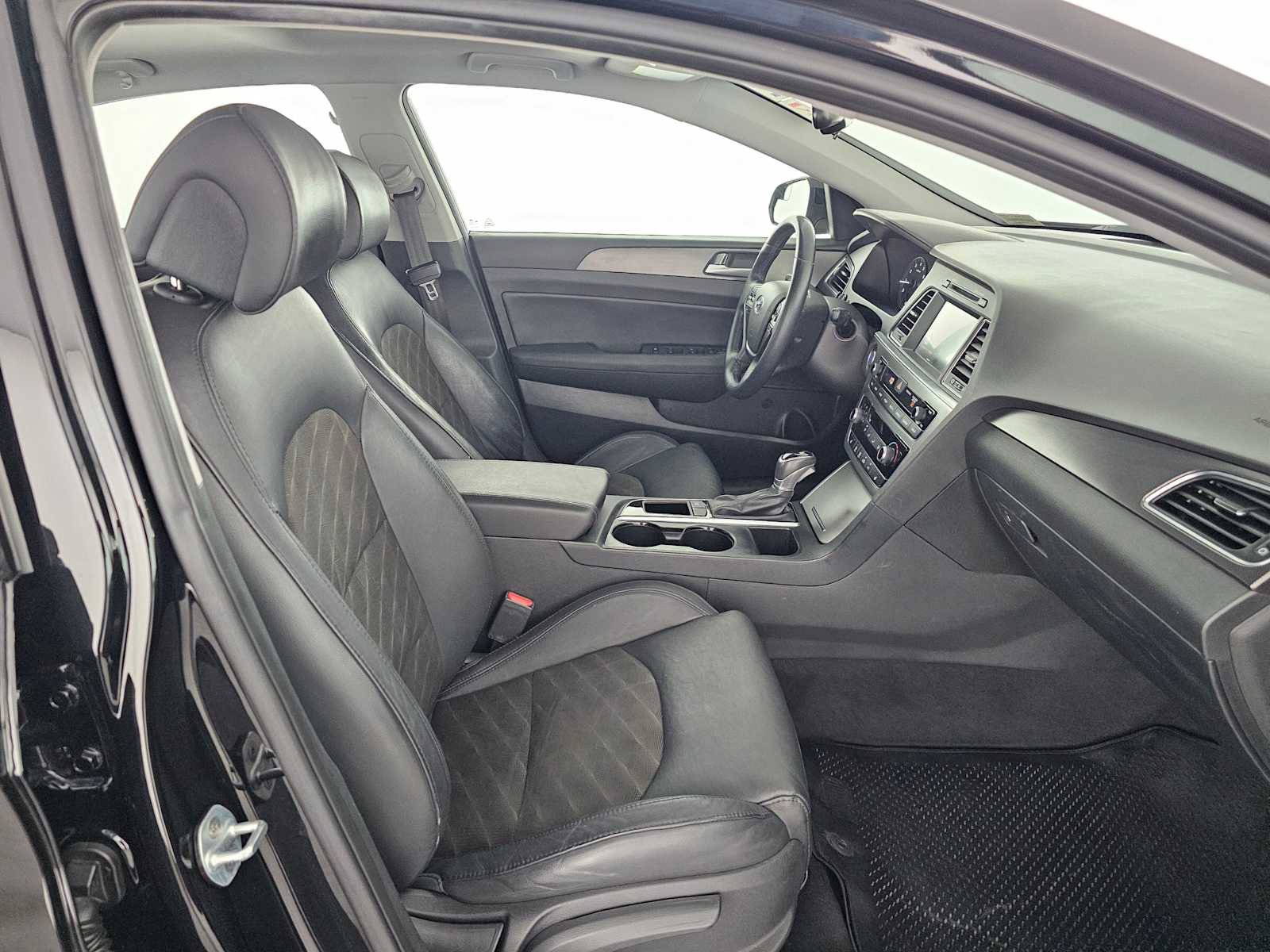 Used 2017 Hyundai Sonata Sport w/ Value Edition Package 02 image 10