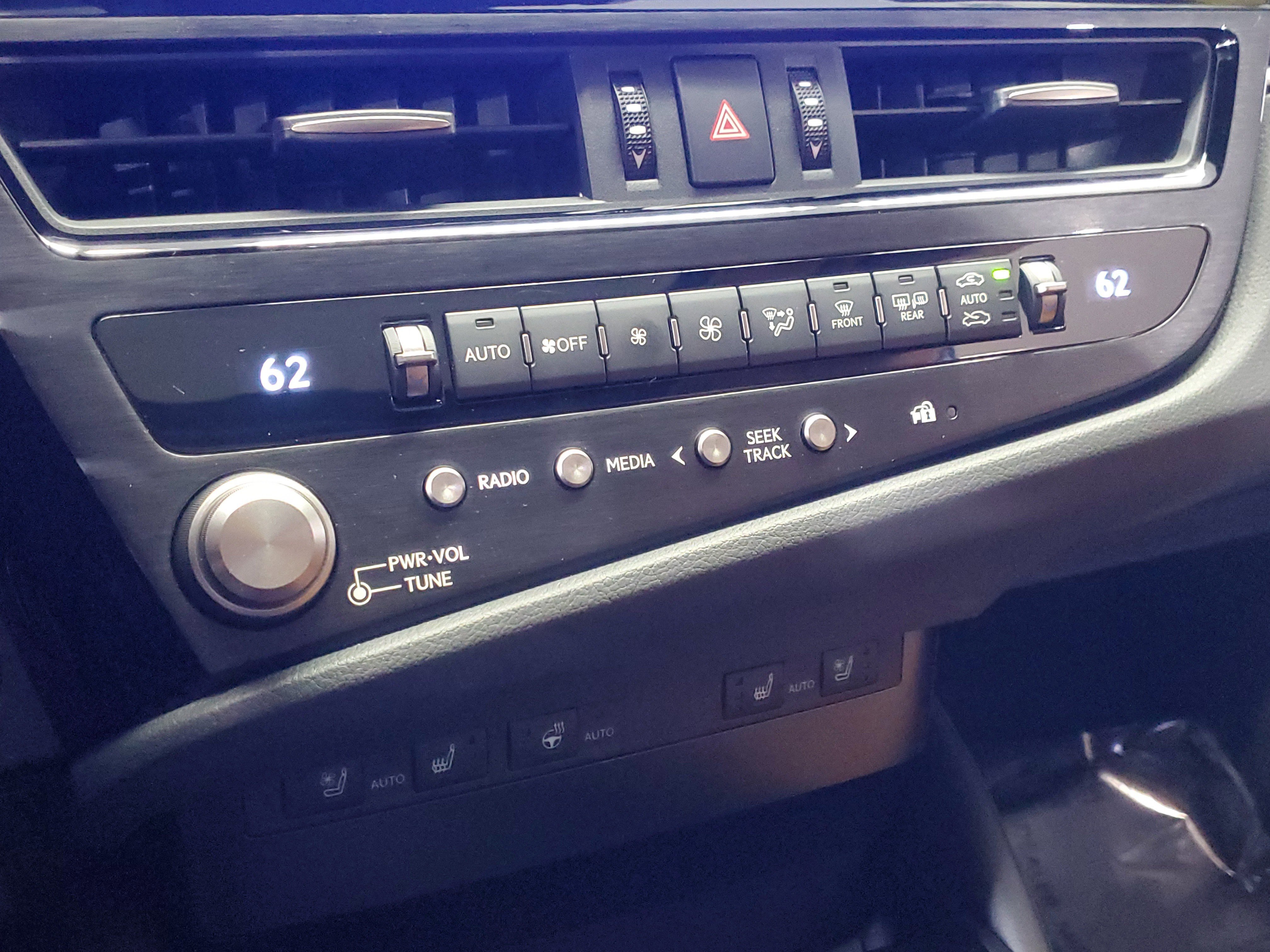 Used 2025 Lexus ES 300h w/ Premium Package image 31