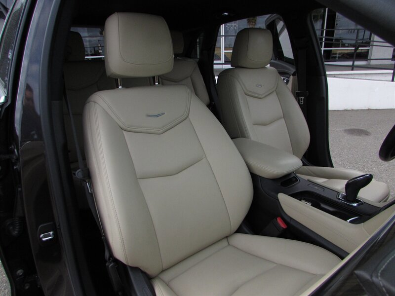 Used 2017 Cadillac XT5 FWD image 33