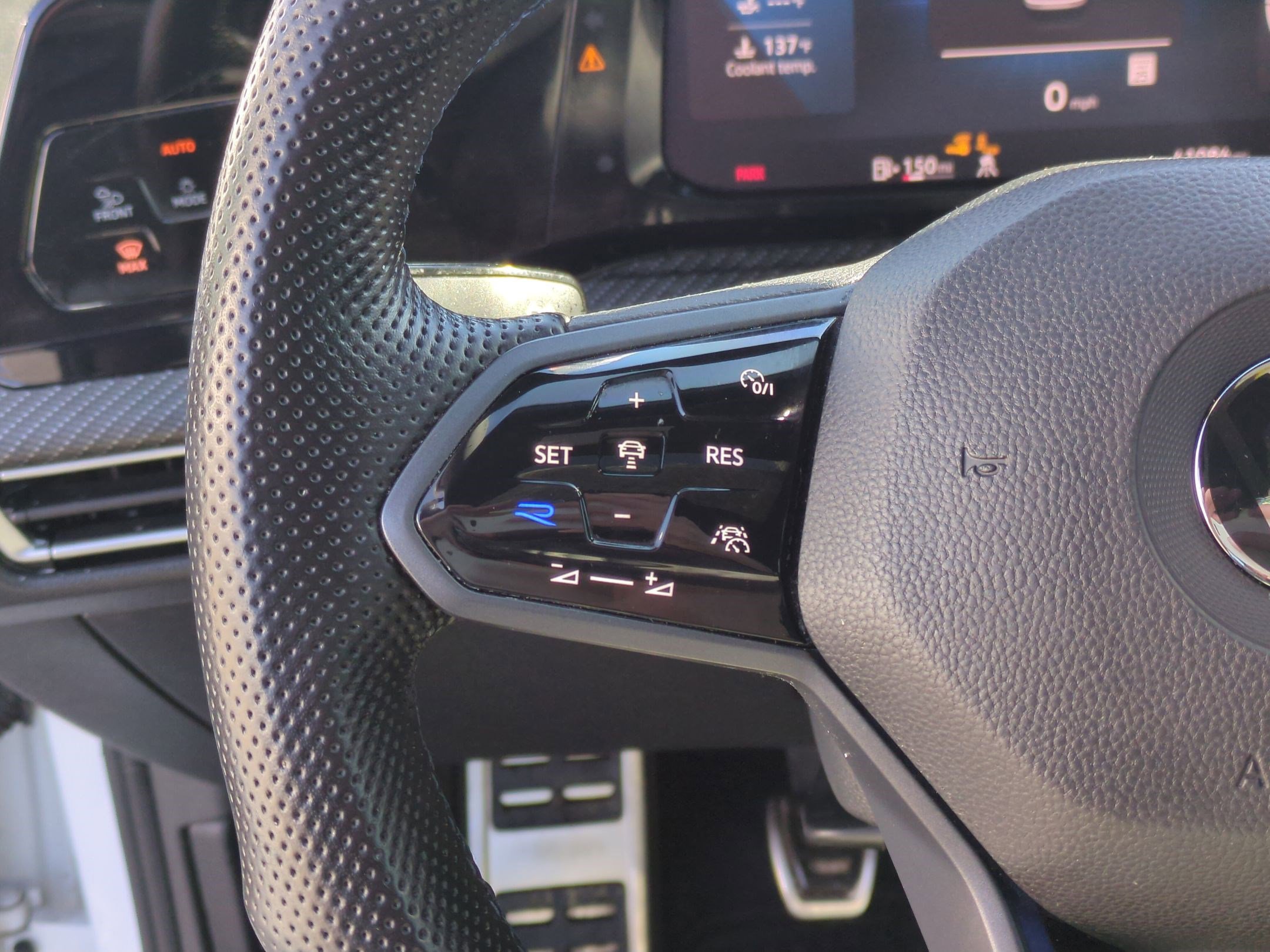 Used 2022 Volkswagen Golf R image 21