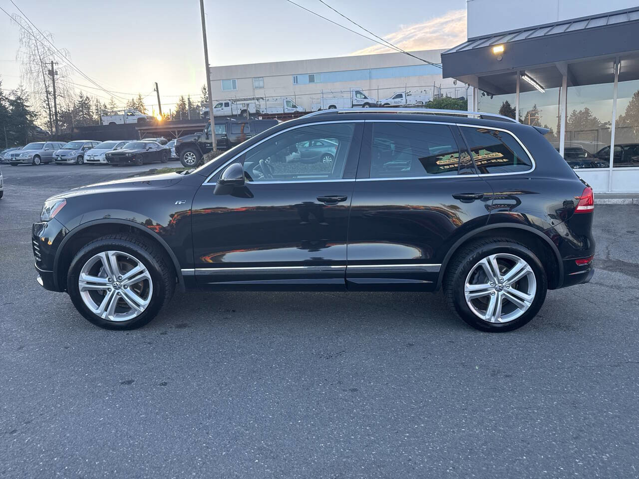 Used 2014 Volkswagen Touareg VR6 image 2