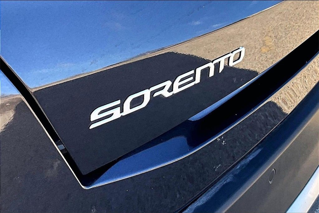 Certified 2025 Kia Sorento EX w/ Panoramic Sunroof Package image 34