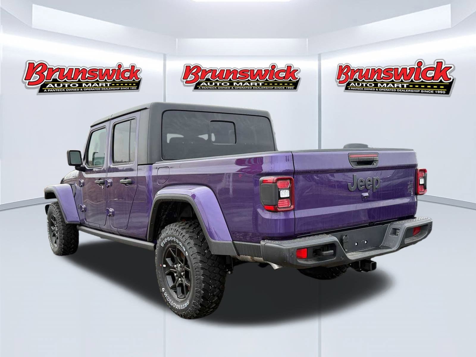 New 2026 Jeep Gladiator Sport AWD/4WD image 3