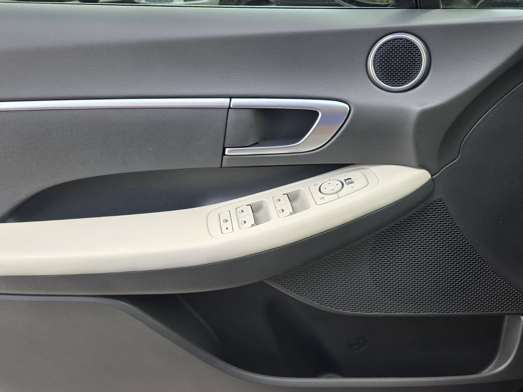 Certified 2025 Hyundai Sonata SE FWD image 30