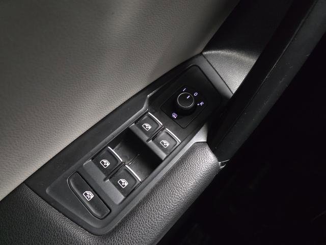 Used 2020 Volkswagen Tiguan SE w/ Panoramic Sunroof Package image 29