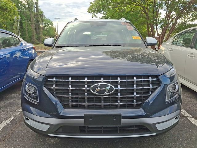 Used 2023 Hyundai Venue Limited image 2