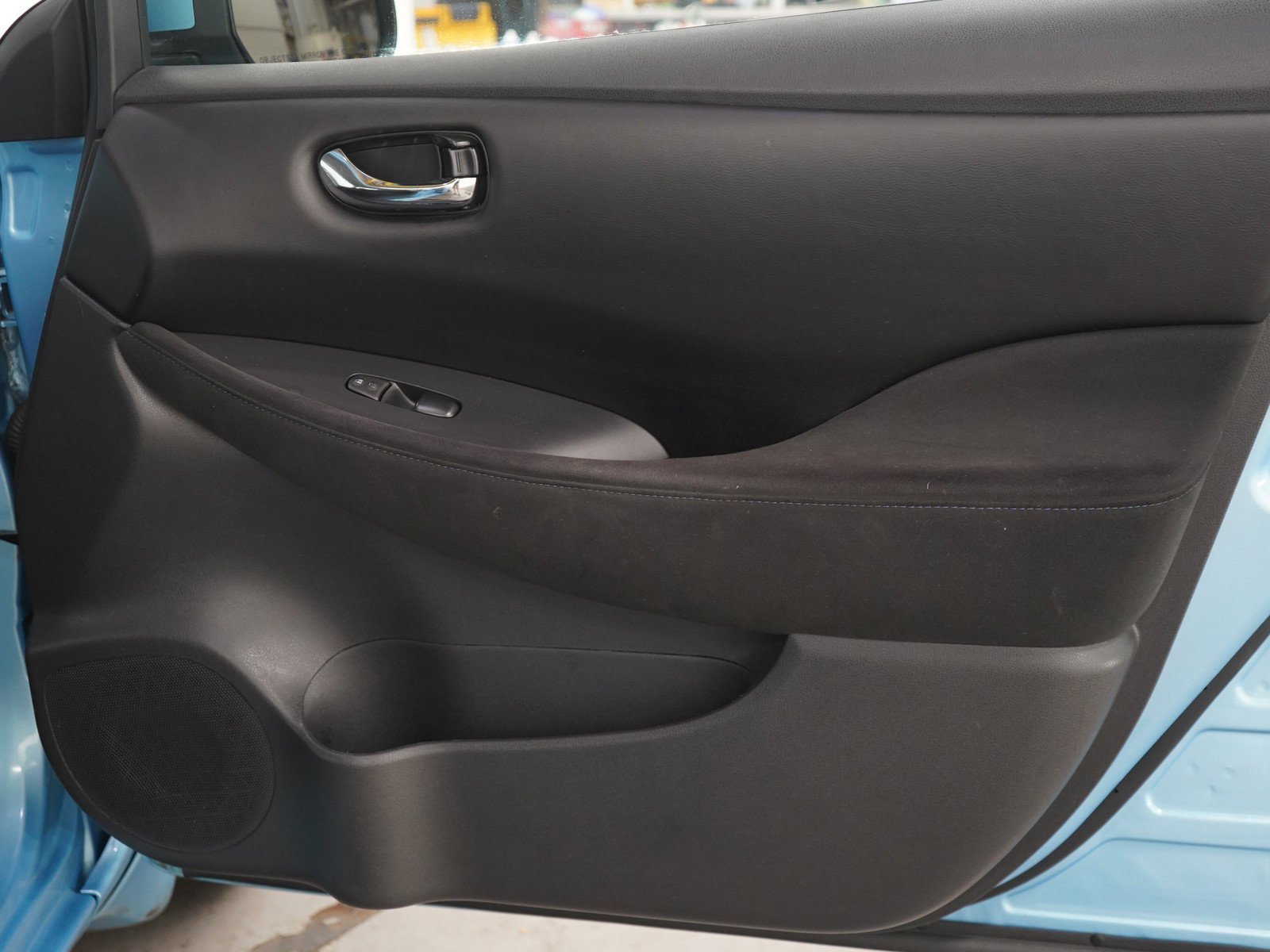 Used 2015 Nissan Leaf S w/ Charge Package FWD image 9