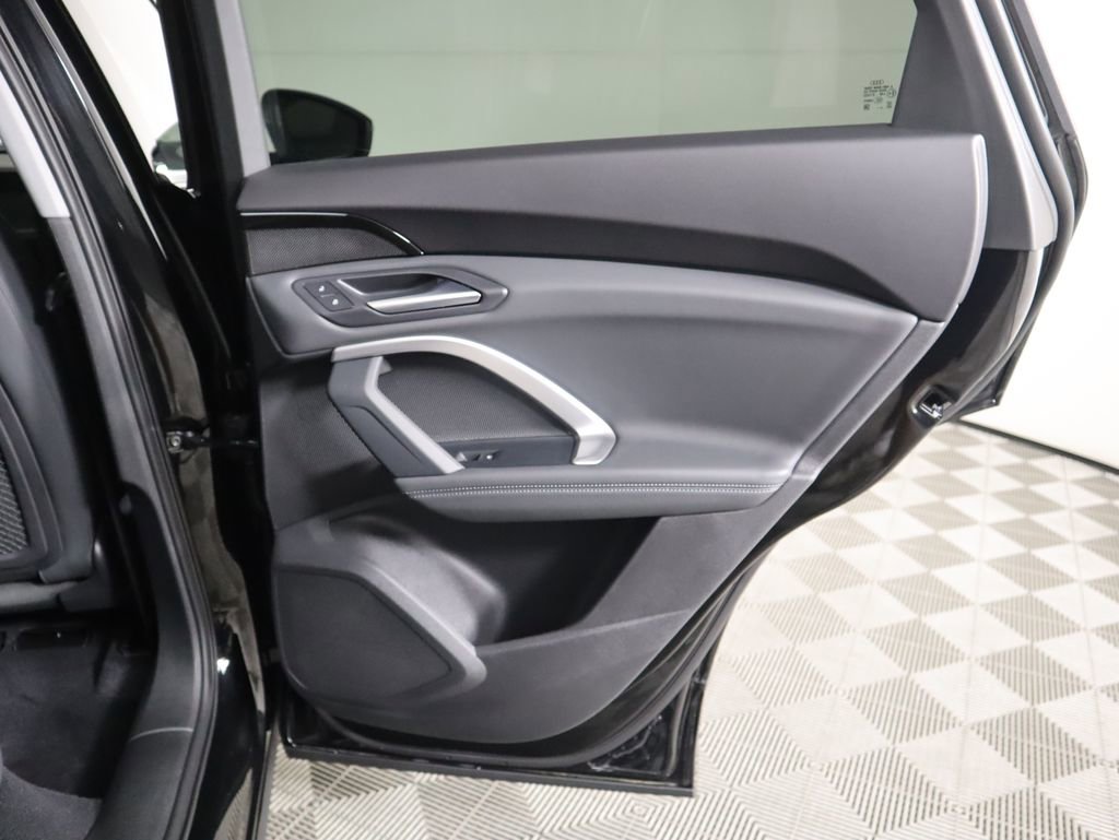 Used 2025 Audi Q5 Premium w/ Convenience Package image 30