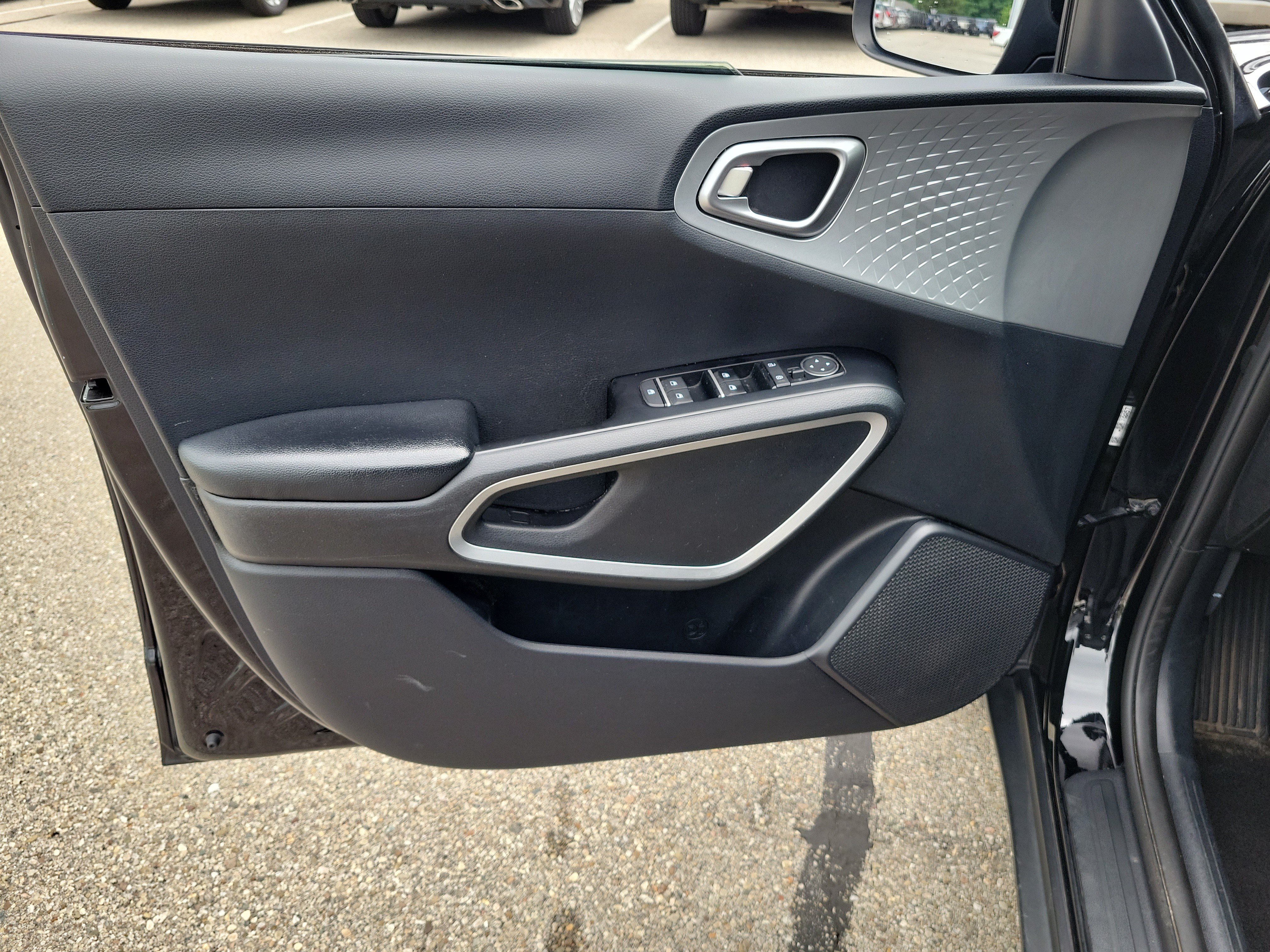 Used 2020 Kia Soul LX FWD image 18