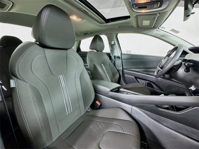 Used 2025 Hyundai Elantra SEL image 29