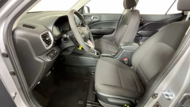 Used 2025 Hyundai Venue SE FWD image 18