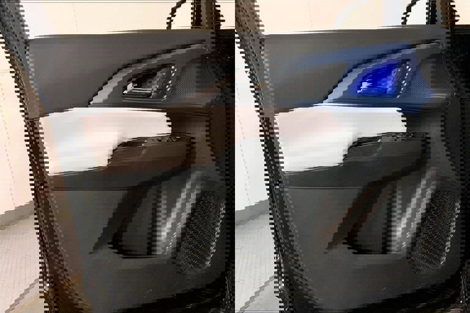 Used 2025 Chevrolet Equinox EV LT FWD image 24