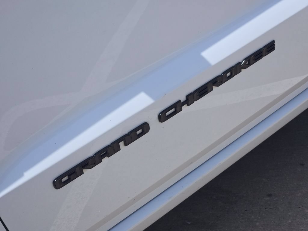 Used 2021 Jeep Grand Cherokee Laredo X RWD image 11