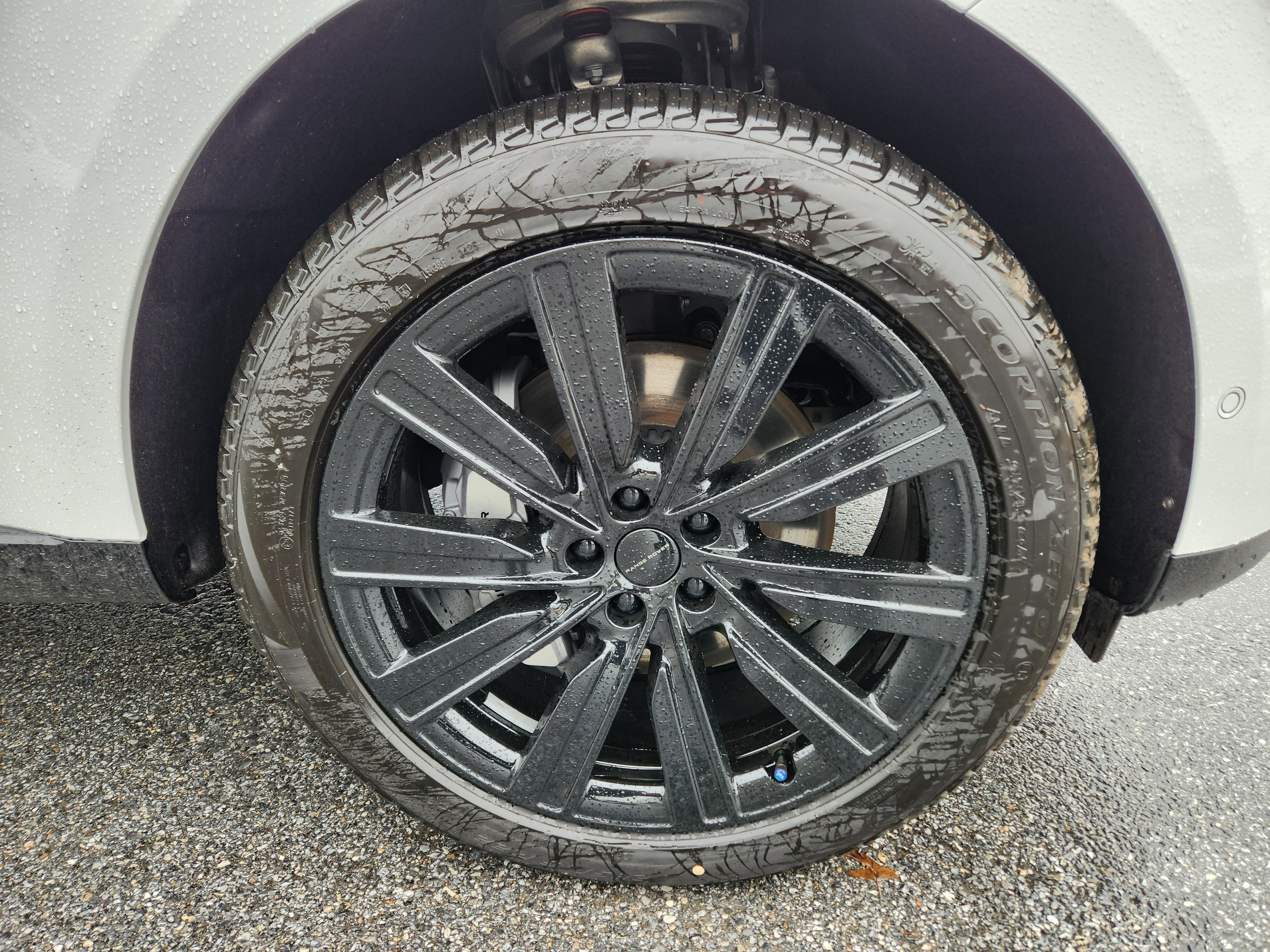 New 2026 Land Rover Range Rover Long Wheelbase SE image 7