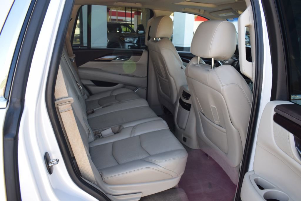 Used 2016 Cadillac Escalade Luxury AWD/4WD image 12