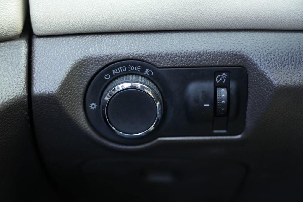 Used 2013 Chevrolet Cruze LT image 50