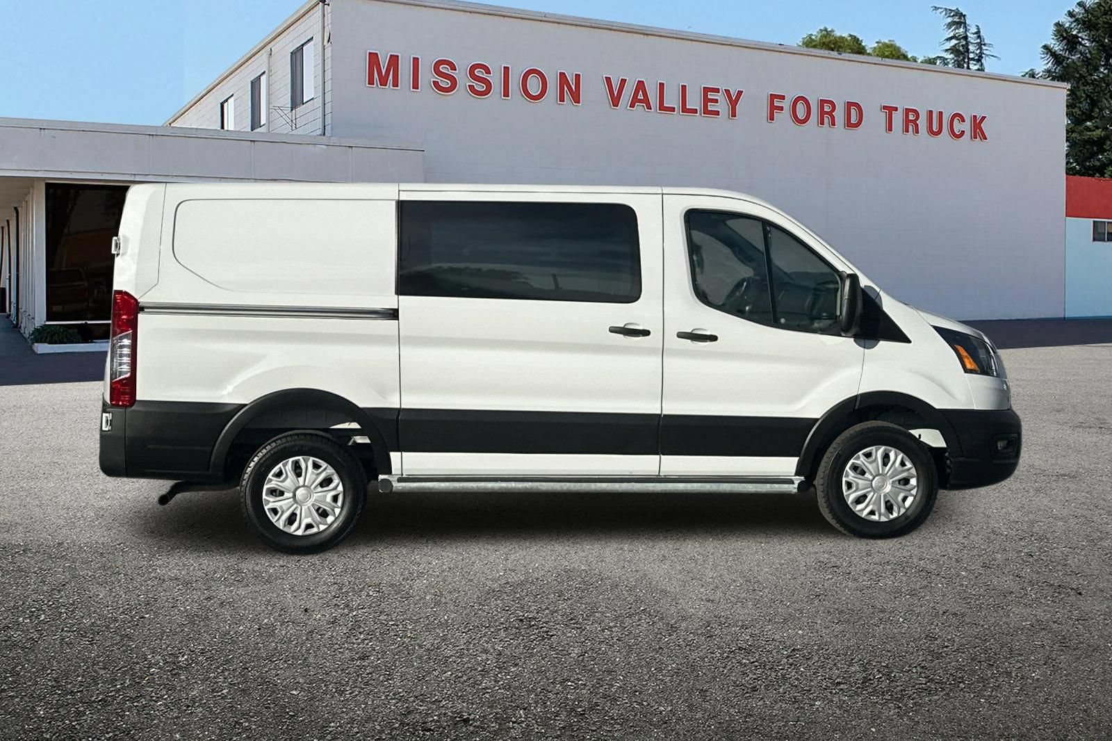 Used 2025 Ford Transit 250 Low Roof w/ Exterior Upgrade Package RWD image 3