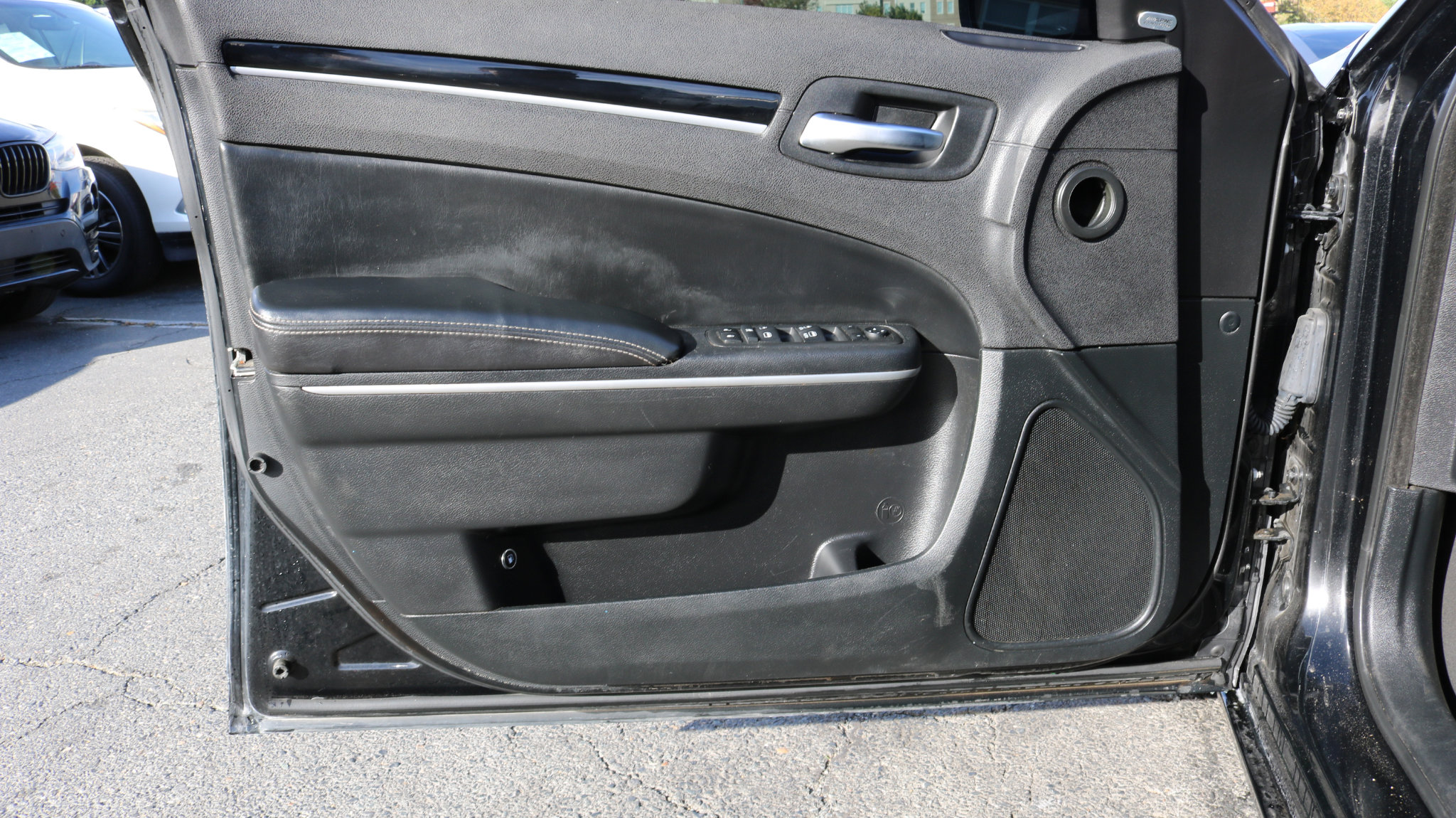 Used 2019 Chrysler 300 S image 9