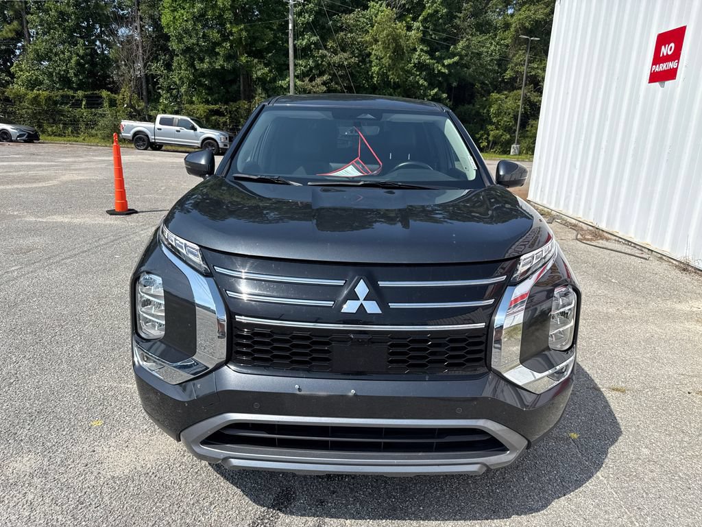 Used 2025 Mitsubishi Outlander SE FWD image 3