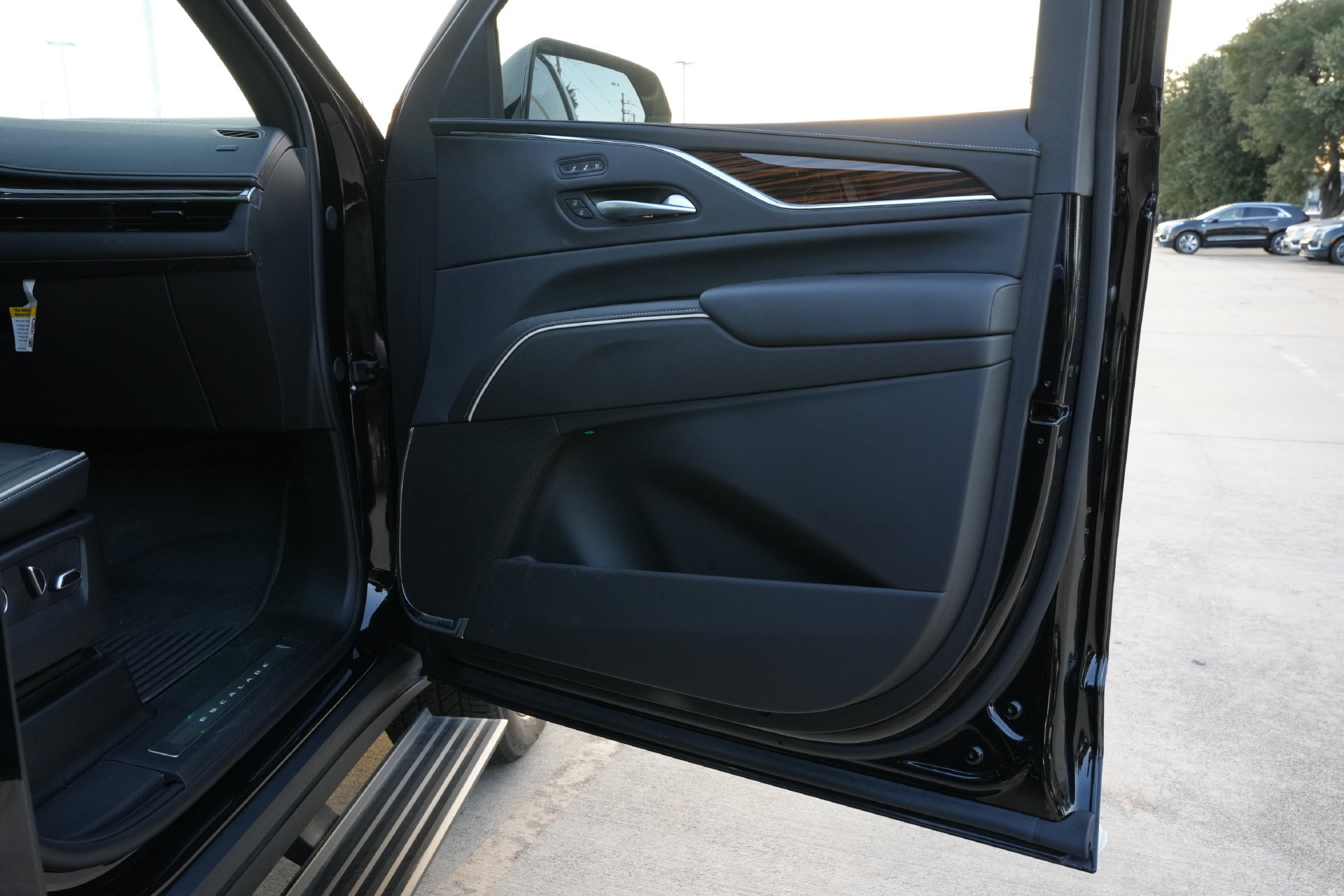 Certified 2024 Cadillac Escalade ESV Premium Luxury w/ Performance Package AWD/4WD image 26