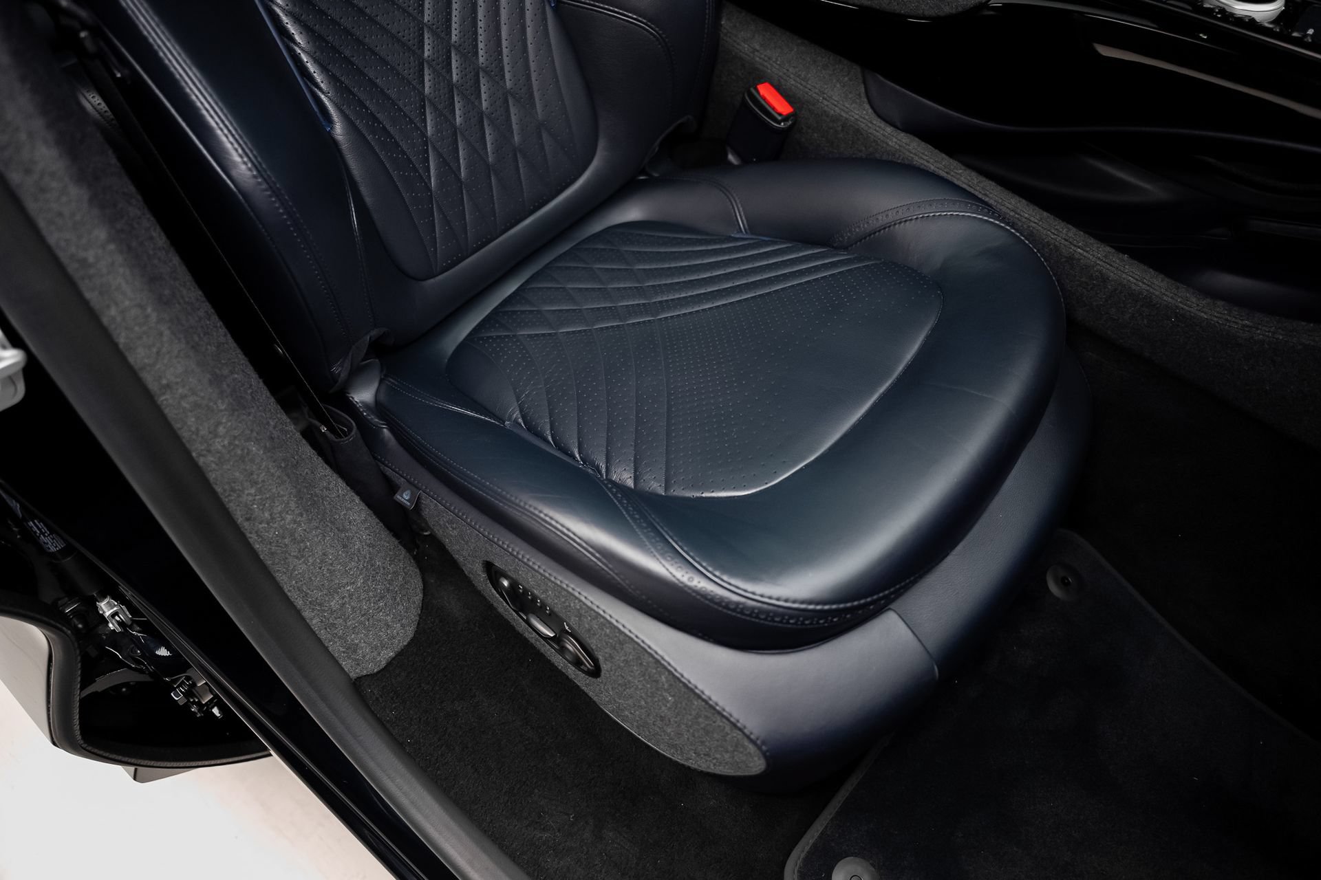 Used 2021 Aston Martin DBX AWD/4WD image 61