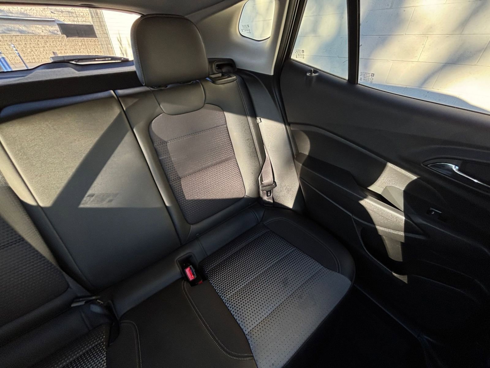 Used 2025 Chevrolet Trax LT w/ LT Convenience Package image 37