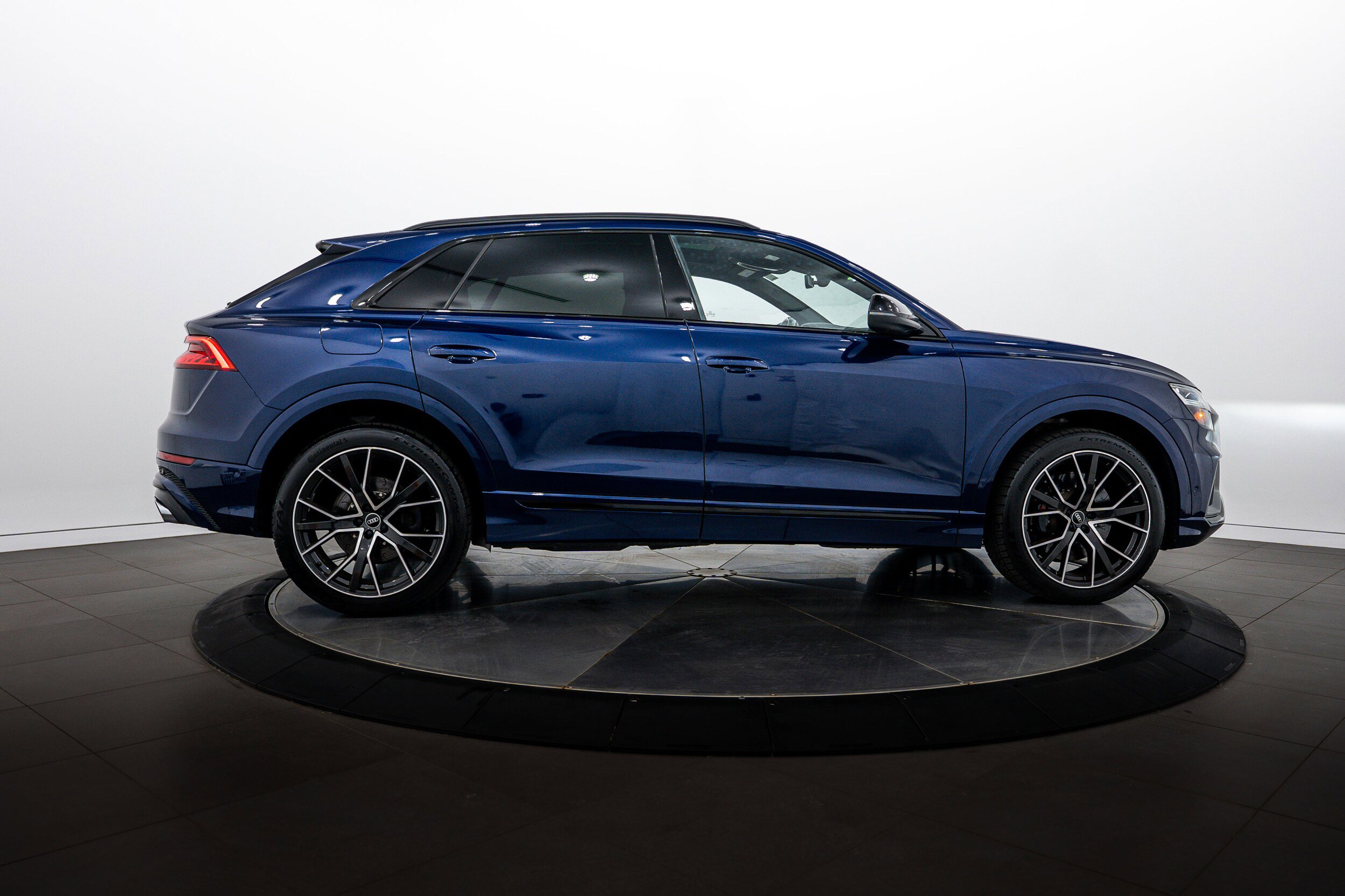 Used 2021 Audi SQ8 Premium Plus w/ SQ8 Black Optic Package image 3