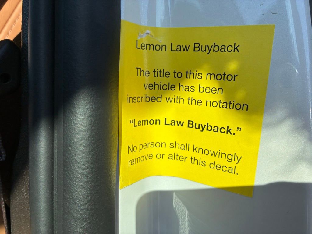 Used 2023 Cadillac Escalade Premium Luxury w/ Performance Package image 19