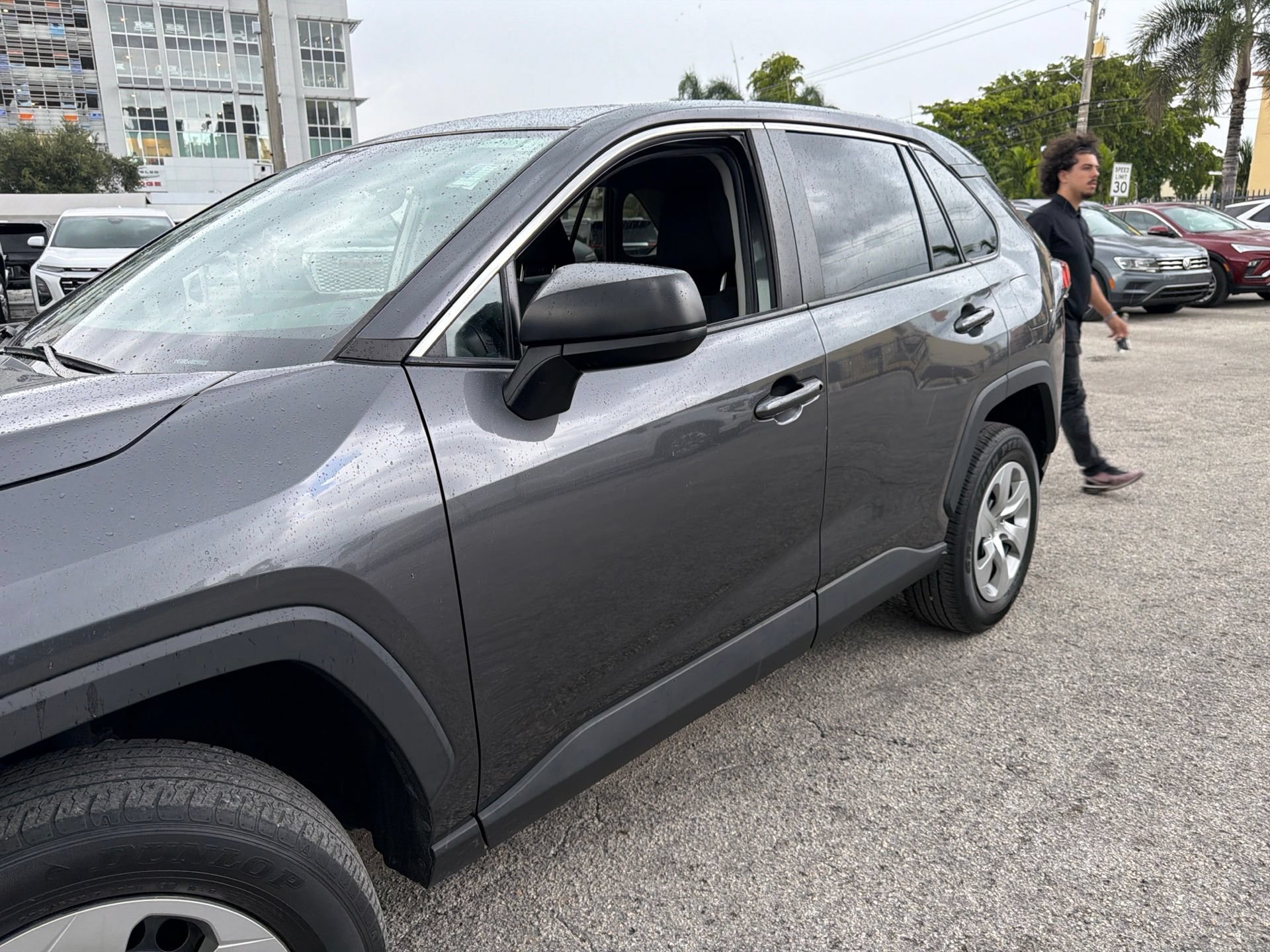 Used 2022 Toyota RAV4 LE FWD image 10
